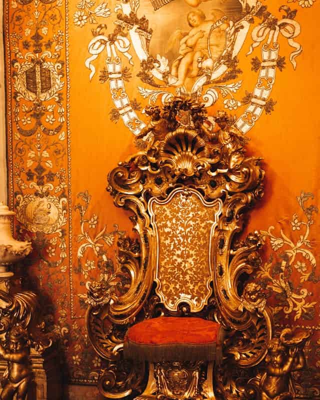 Throne Dream Meaning