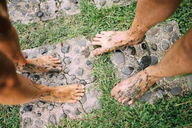 Dirty Feet Dream Meaning